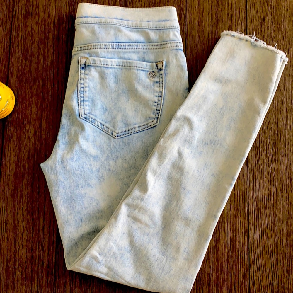 Justice Brand Girls Light Wash Jegging. Size 18